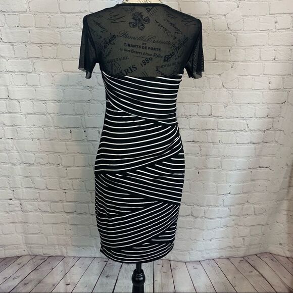 Bailey 44 Black and White Short Sleeve Tiered Sheath Dress Size Small - Picture 4 of 9